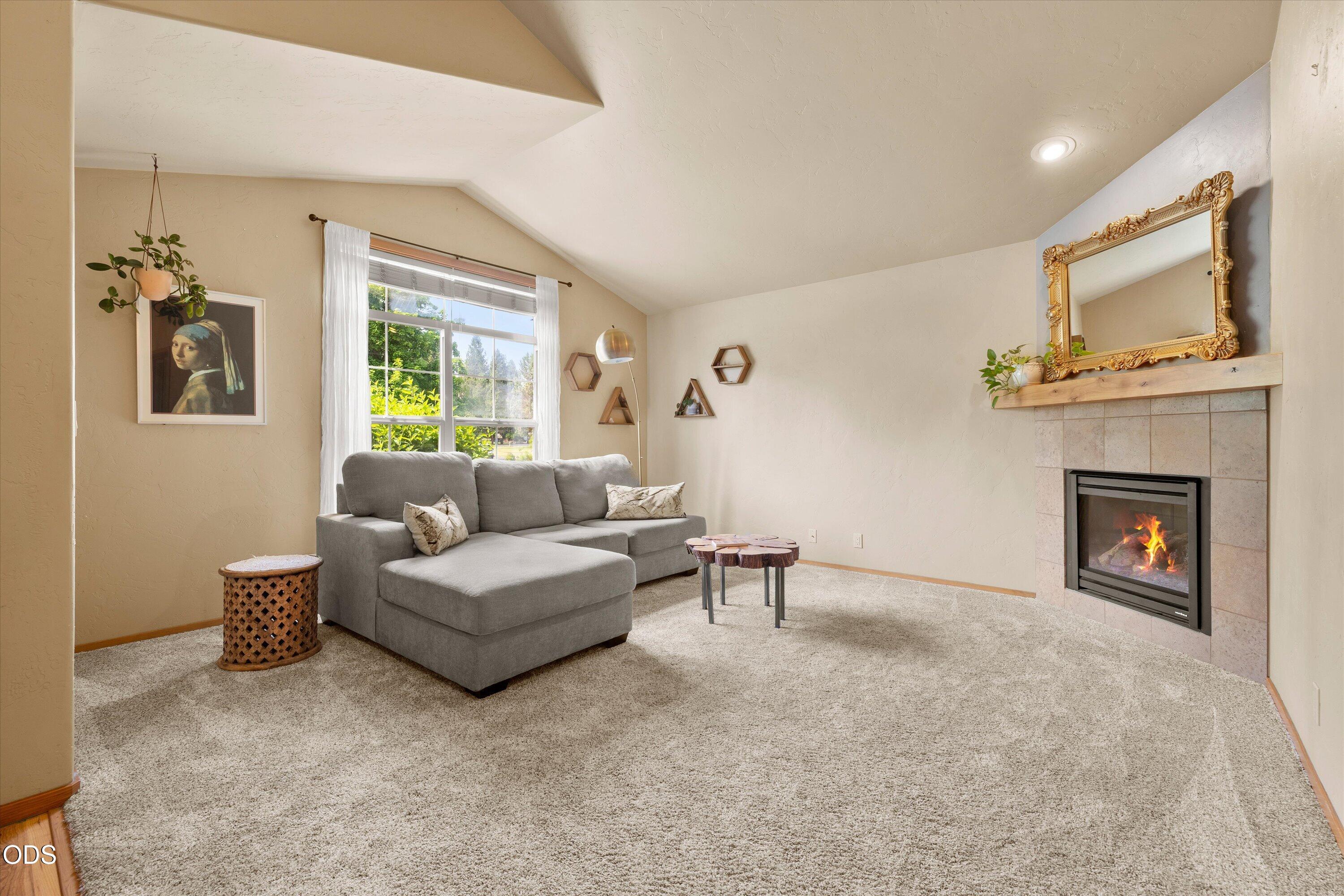 20358 Chase Road Bend, OR 97702 - Photo 5 of 32