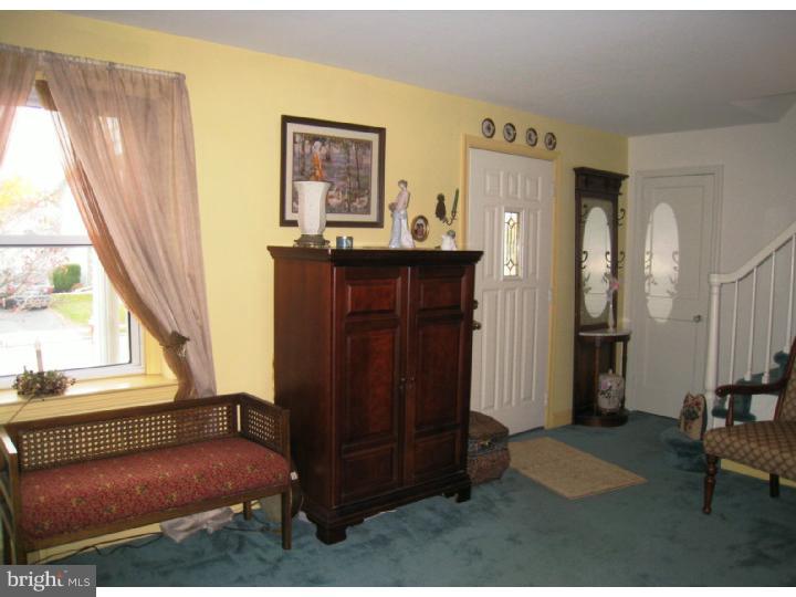 362 Wyndmoor Road Springfield, PA 19064 - Photo 4 of 25 Living Room