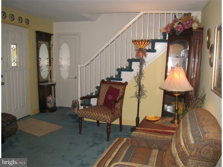 362 Wyndmoor Road Springfield, PA 19064 - Photo 5 of 25 Living Room