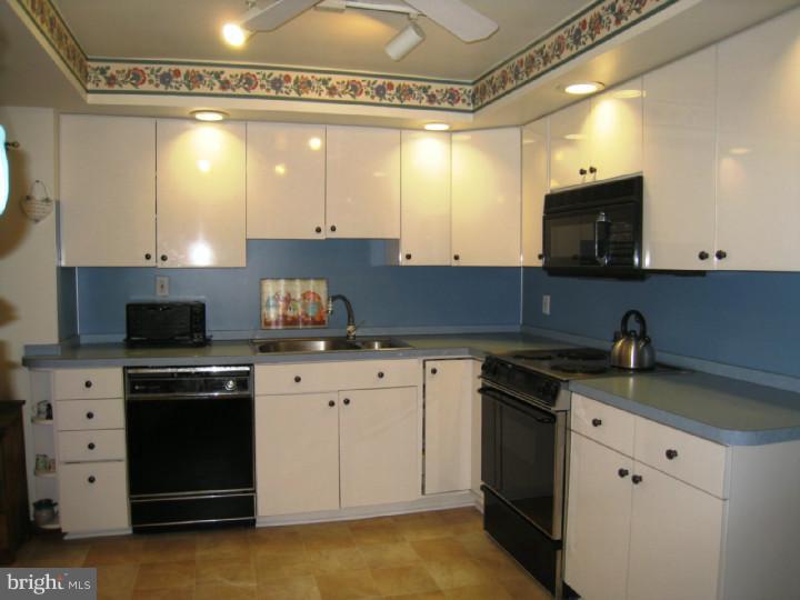 362 Wyndmoor Road Springfield, PA 19064 - Photo 8 of 25 Kitchen