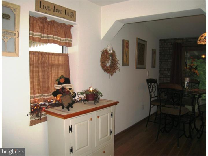 362 Wyndmoor Road Springfield, PA 19064 - Photo 10 of 25 Kitchen