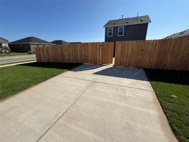 $1,750 | 110 Haw Branch View, Kyle, TX 78640