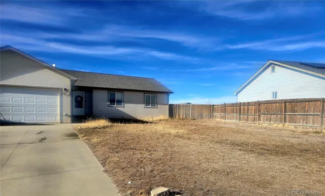a house view with a backyard space