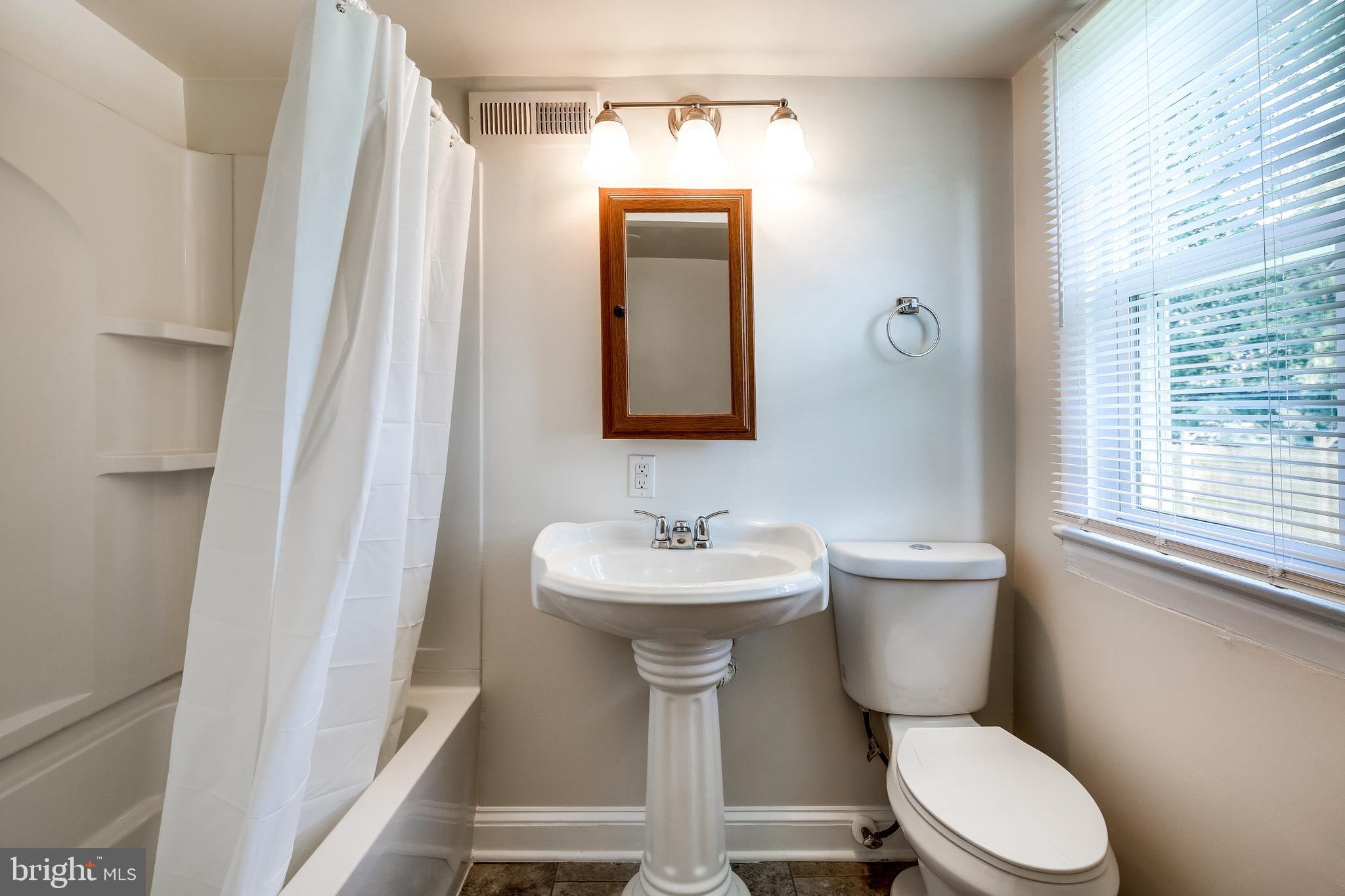 1615 Grange Road Edgewater, MD 21037 - Photo 14 of 33 Full Bathroom