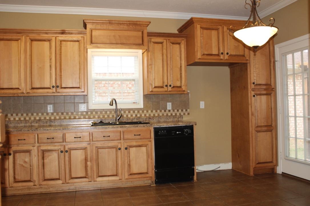 119 Henderson Road Jackson, TN 38305 - Photo 6 of 25 Gallery Image 6