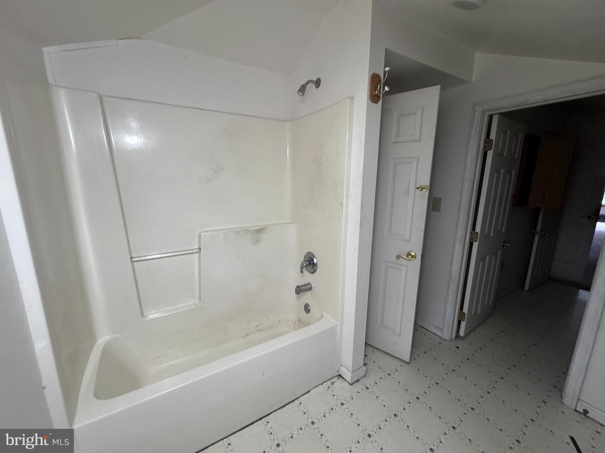1000 Valleybrook Road, Unit 400 Garnet Valley, PA 19060 - Photo 23 of 35 Jack and Jill bathroom 2nd floor