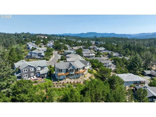 a bathroom with a toilet