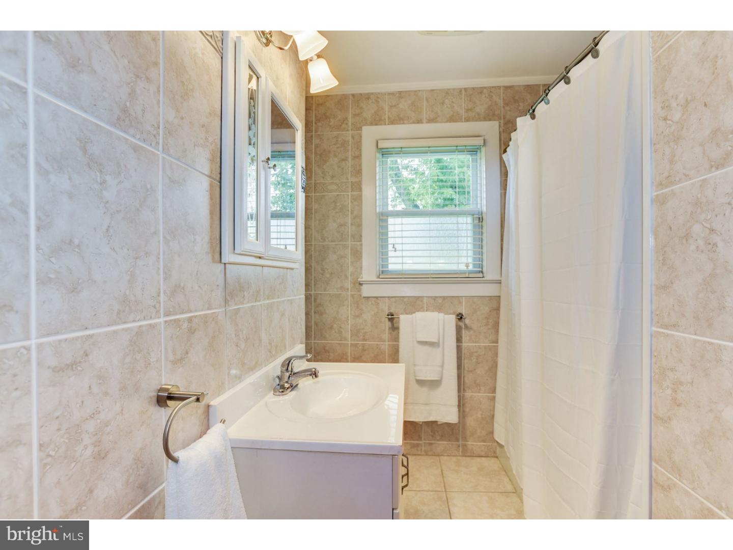 309 Rancocas Avenue Riverside, NJ 08075 - Photo 10 of 16 Bathroom