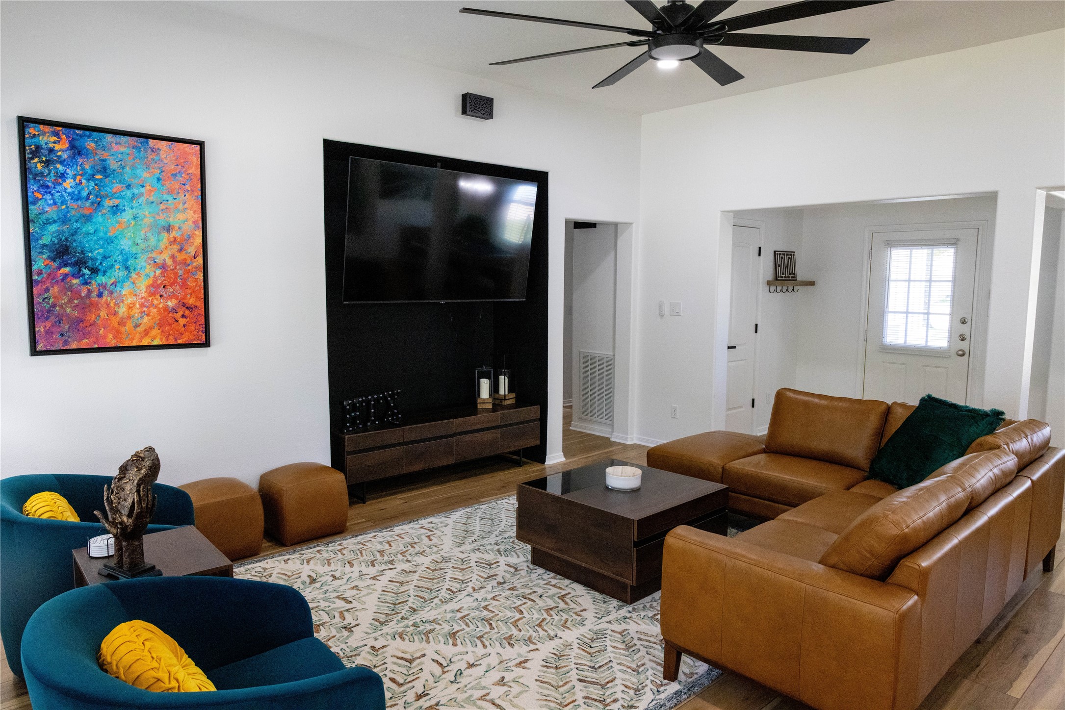 17023 Lexington Drive Conroe, TX 77385 - Photo 4 of 25 a living room with furniture rug and lamp