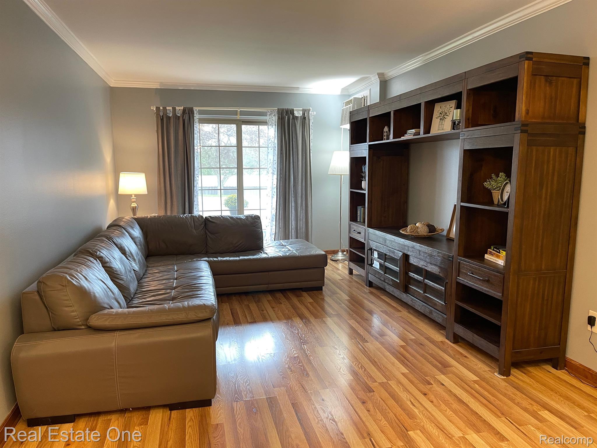 475 Baldwin Avenue, Unit 110 Rochester, MI 48307 - Photo 7 of 22 Living Room
