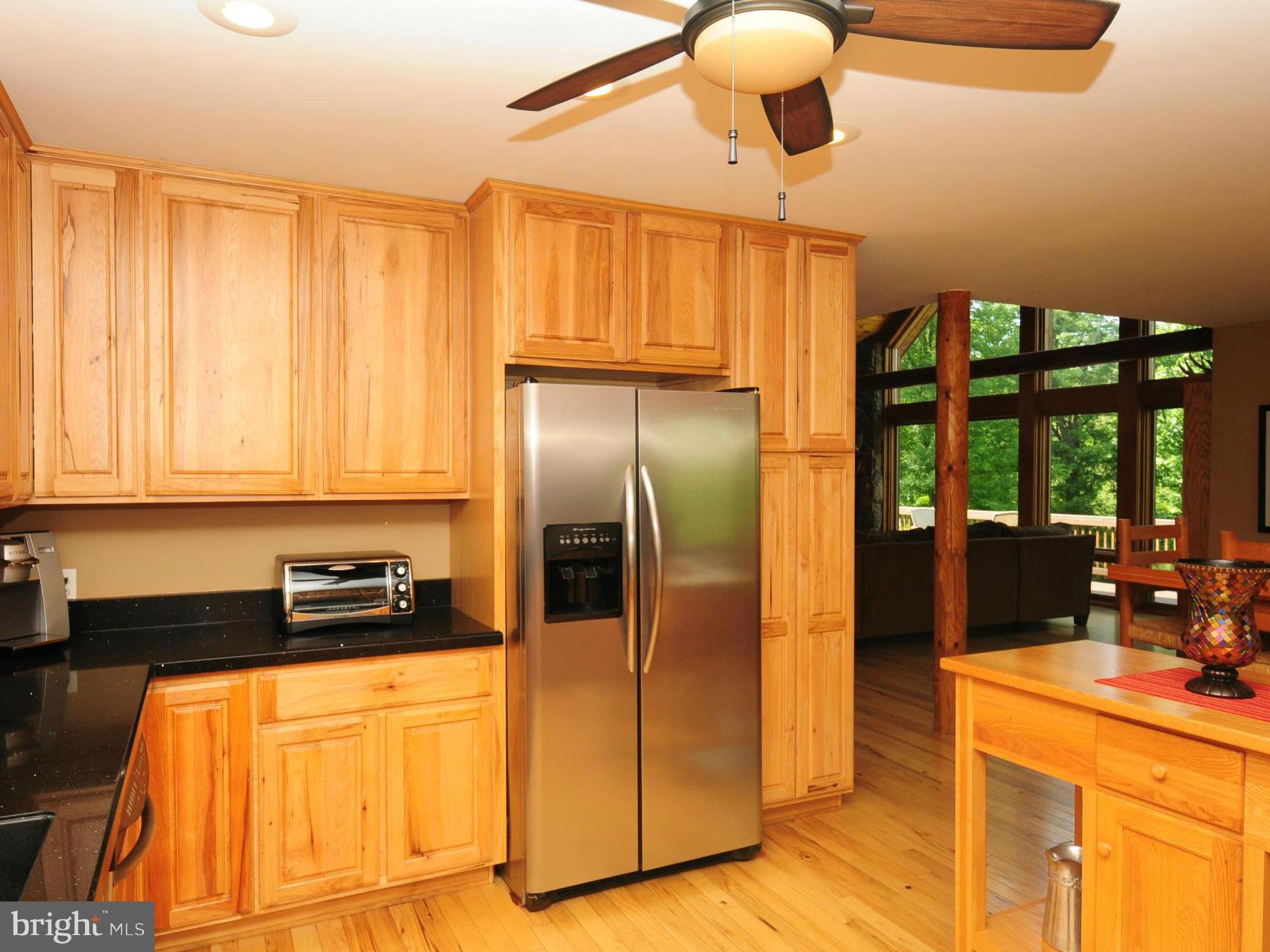 13121 Sagle Road Purcellville, VA 20132 - Photo 10 of 30 Gourmet Kitchen open to breakfast