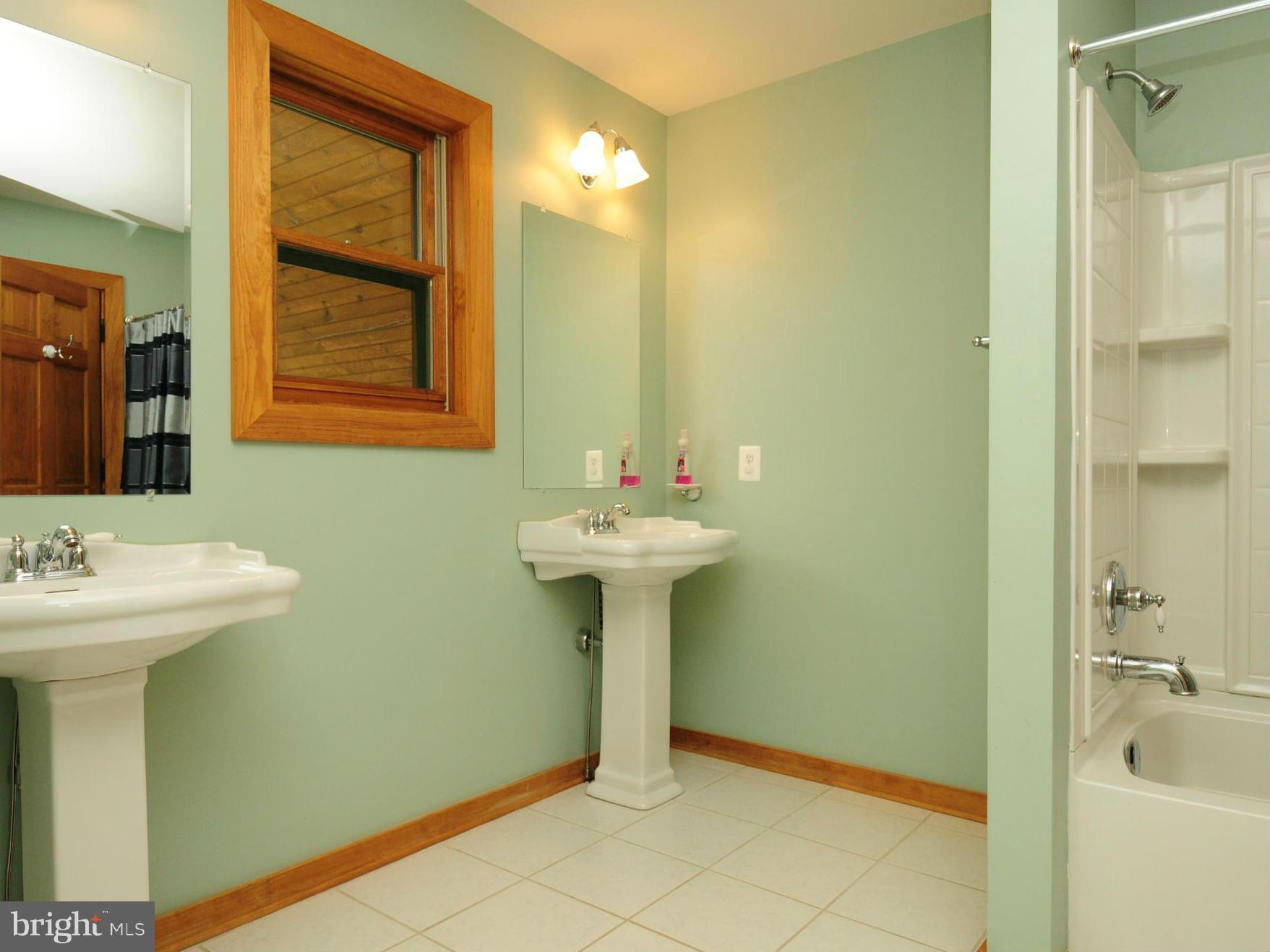13121 Sagle Road Purcellville, VA 20132 - Photo 20 of 30 2nd floor hall bathroom