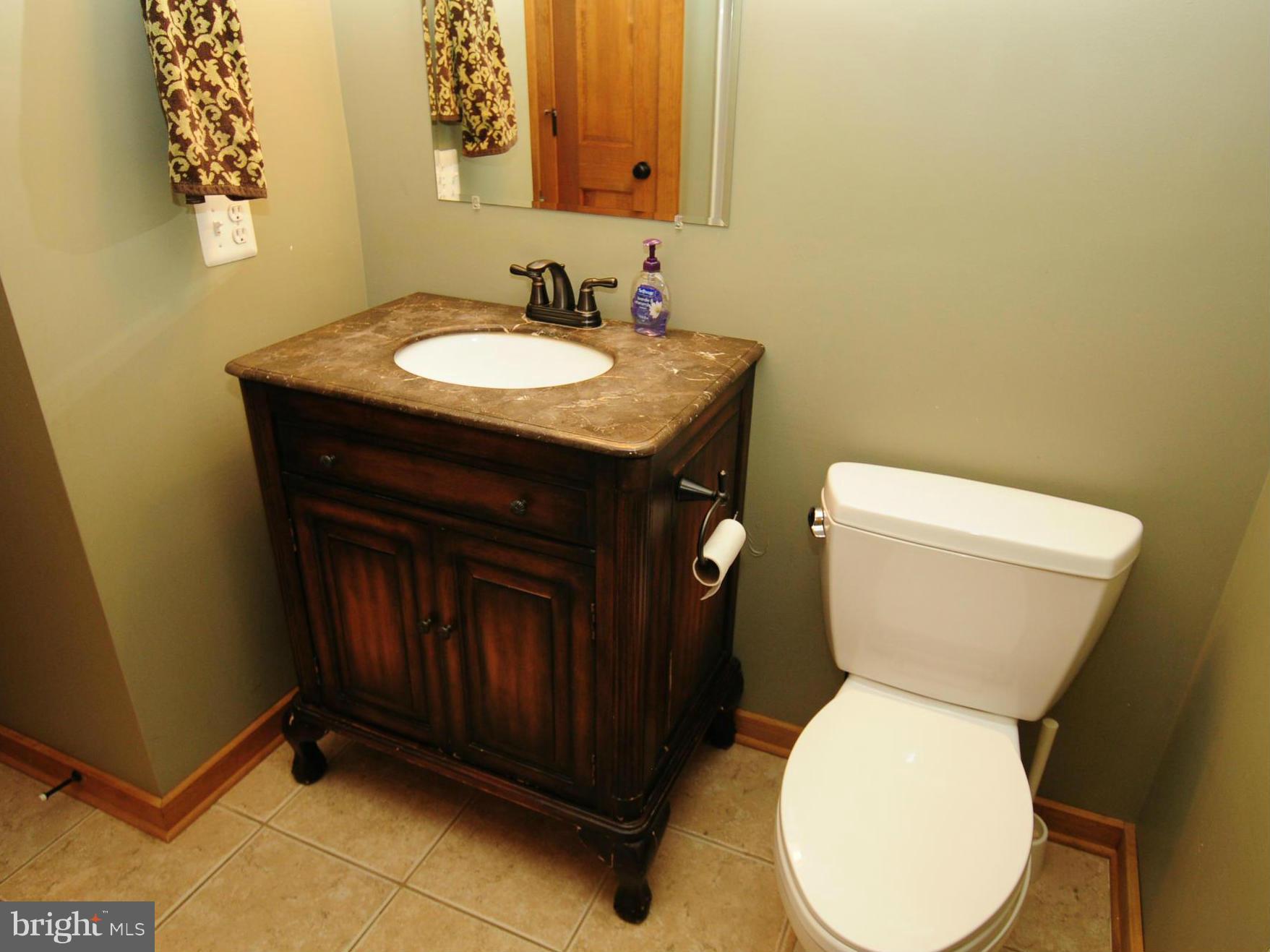13121 Sagle Road Purcellville, VA 20132 - Photo 22 of 30 Full bathroom on main level