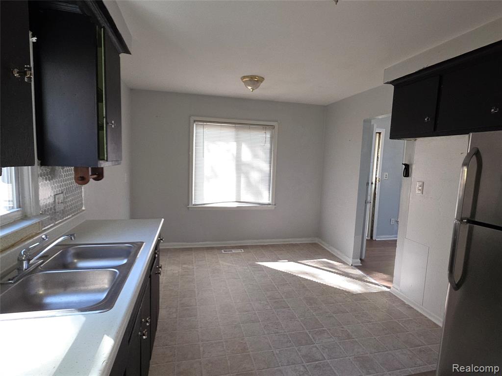 26916 Andover Street Inkster, MI 48141 - Photo 8 of 13 Gallery Image 8