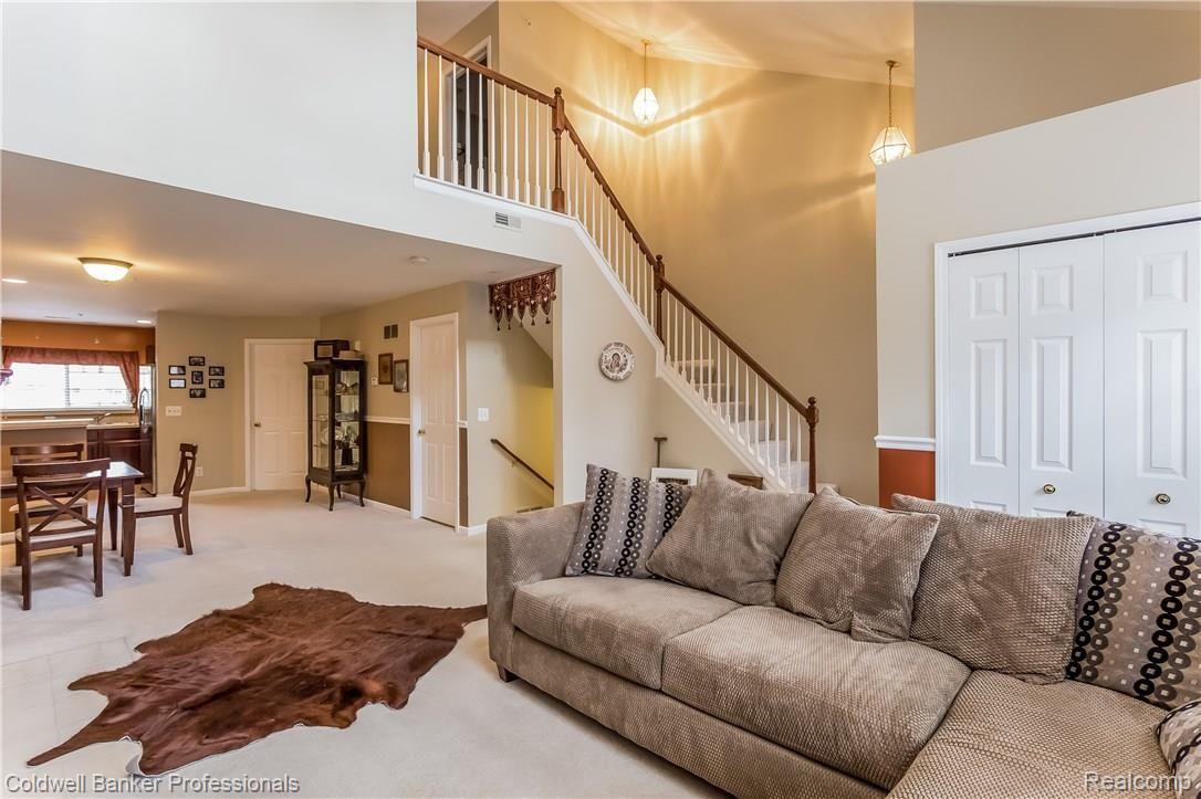 16894 Farmington Road, Unit 41 Livonia, MI 48154 - Photo 4 of 32 Living Room