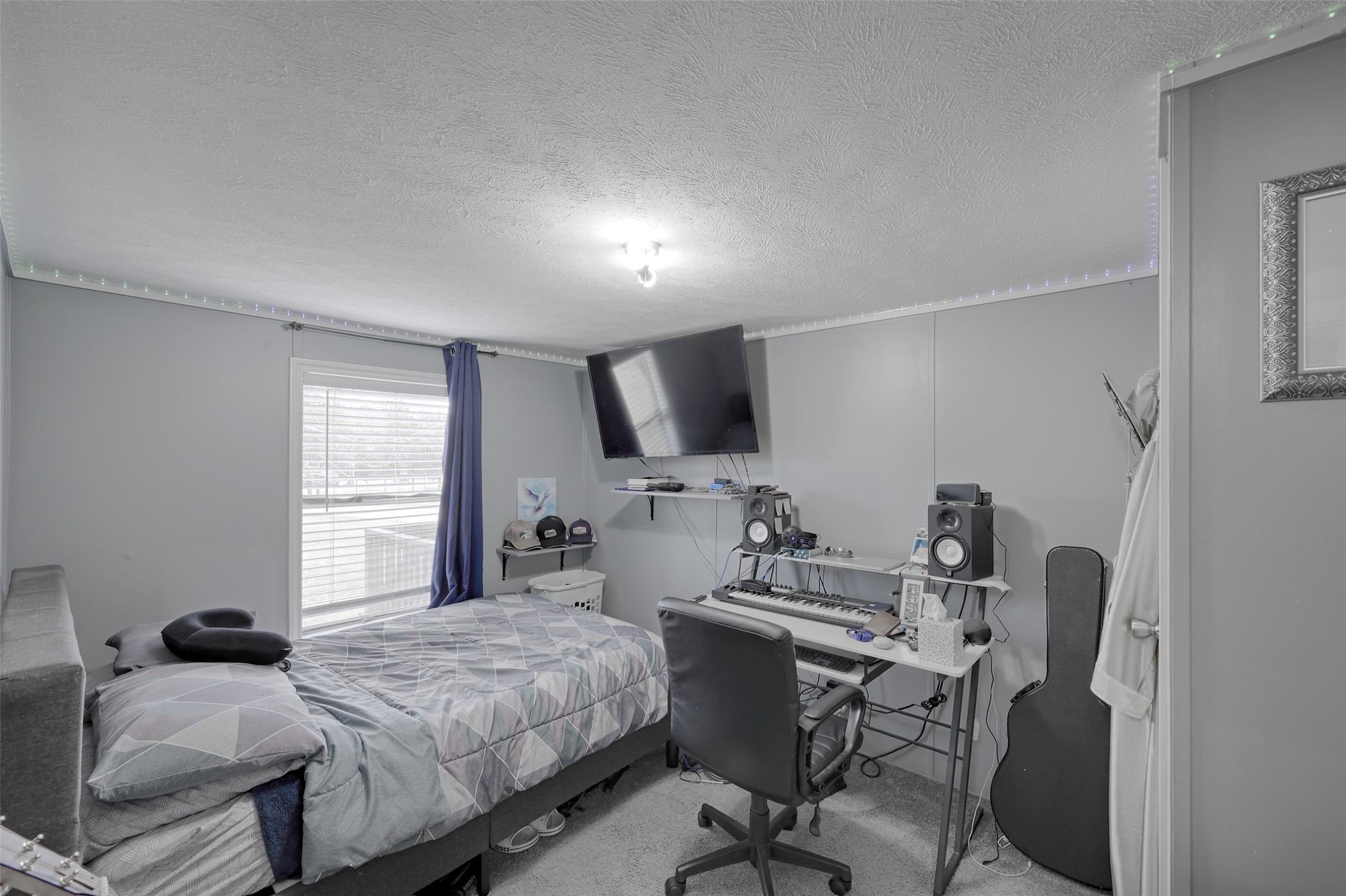 2373 Crockett Martin Road Conroe, TX 77306 - Photo 16 of 34 Bedroom One