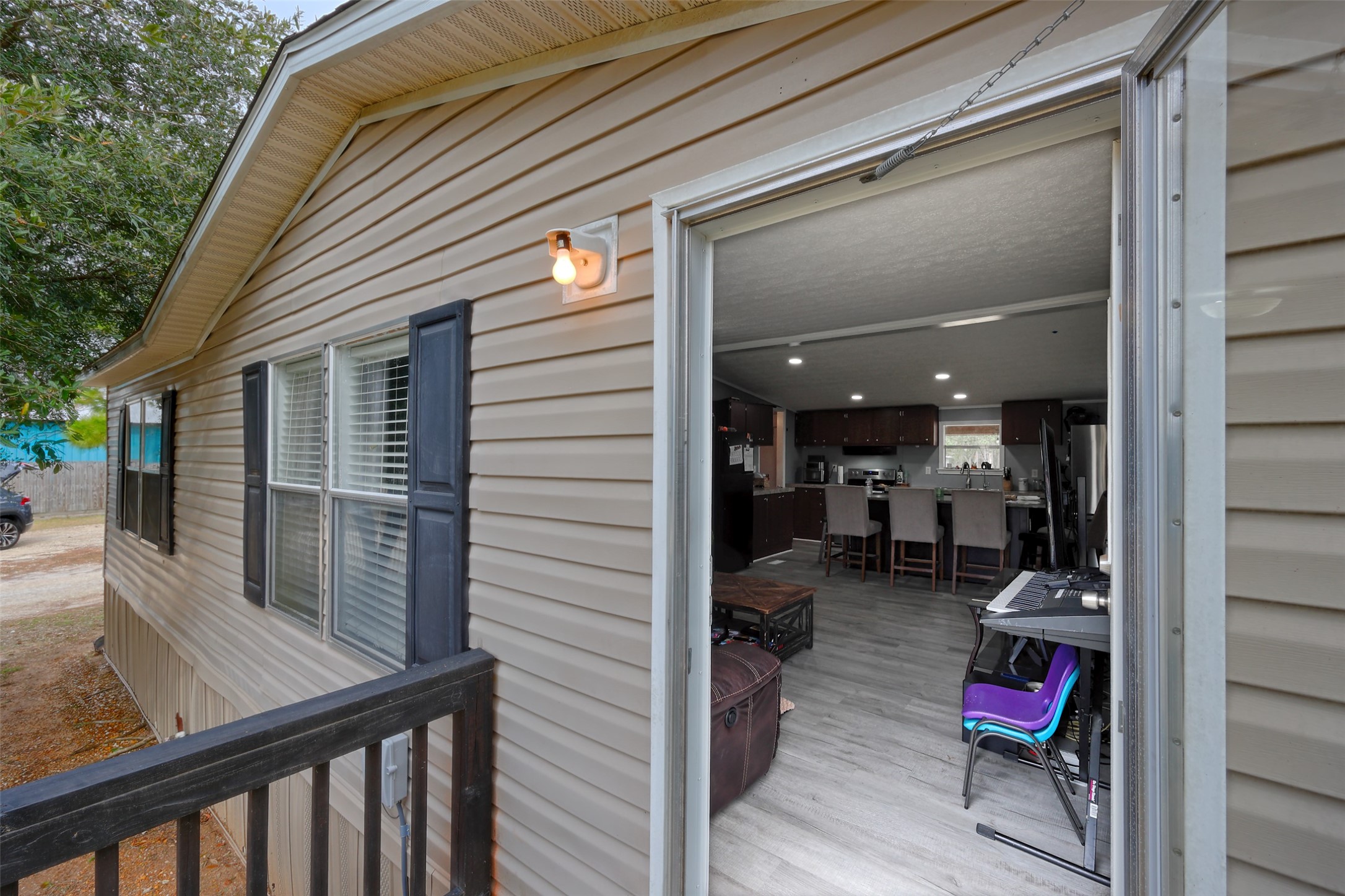 2373 Crockett Martin Road Conroe, TX 77306 - Photo 8 of 34 Walking into the front door.