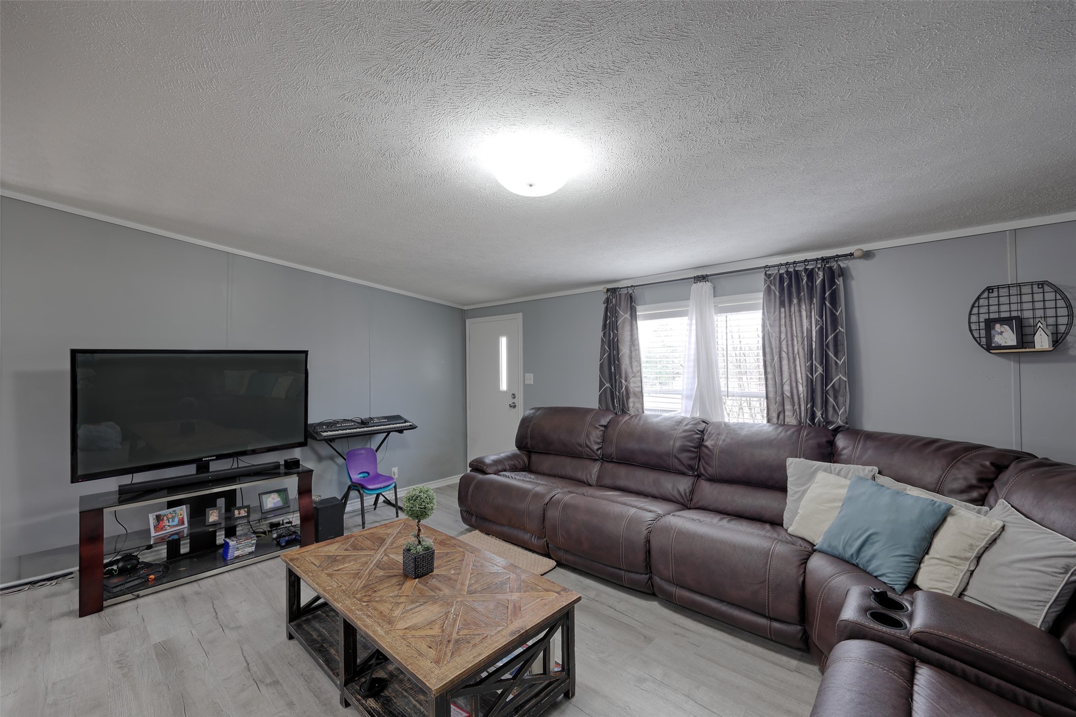 2373 Crockett Martin Road Conroe, TX 77306 - Photo 9 of 34 Living Room