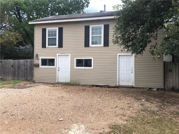 $900 | 1704 North Baker Avenue, Bryan, TX 77803