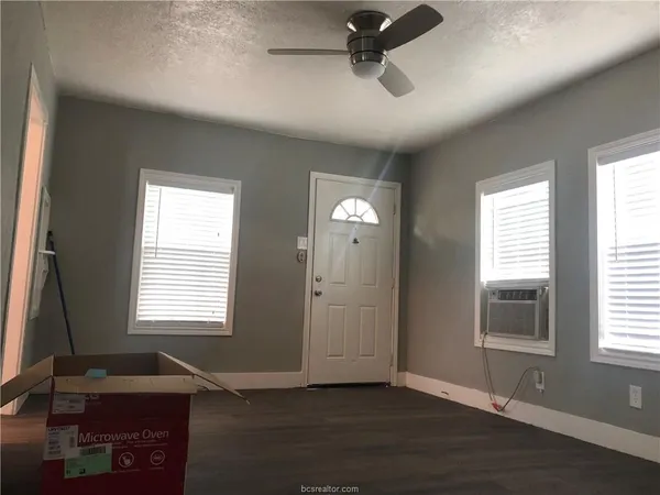 $900 | 1704 North Baker Avenue, Bryan, TX 77803