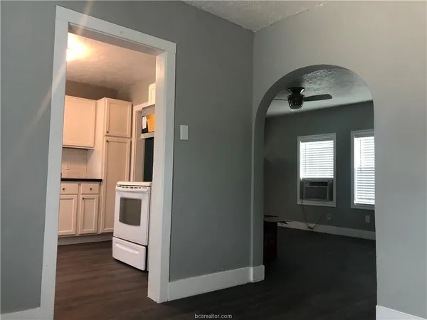 $900 | 1704 North Baker Avenue, Bryan, TX 77803