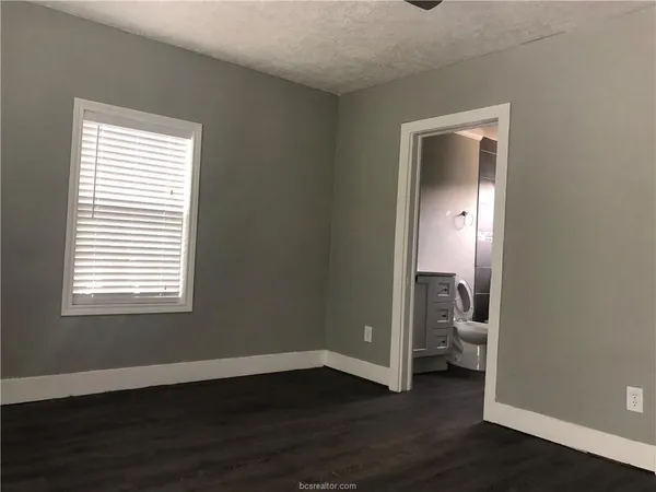 $900 | 1704 North Baker Avenue, Bryan, TX 77803