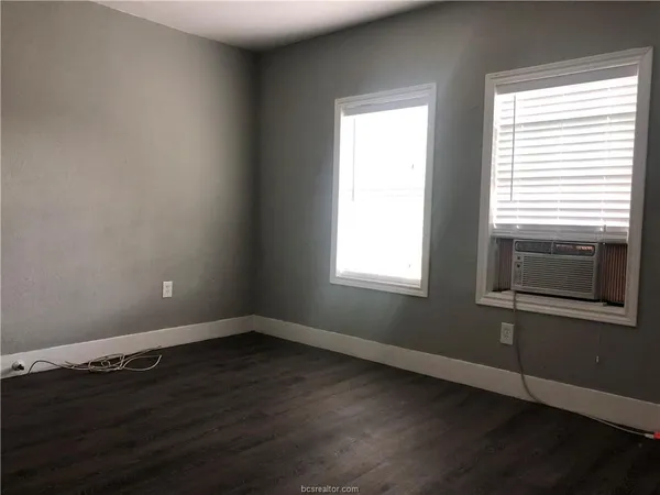 $900 | 1704 North Baker Avenue, Bryan, TX 77803