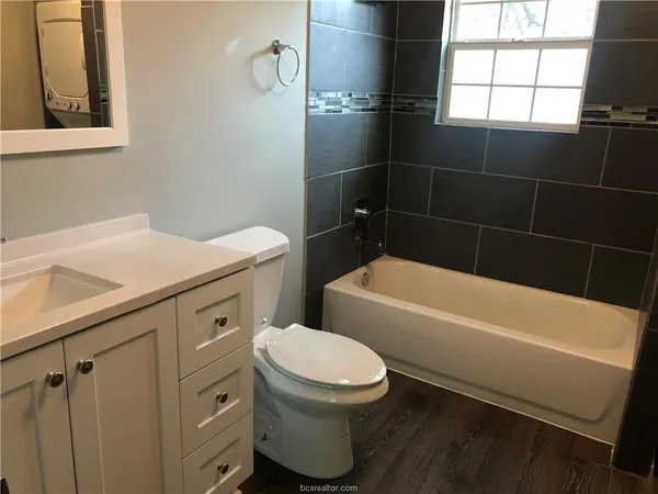 $900 | 1704 North Baker Avenue, Bryan, TX 77803