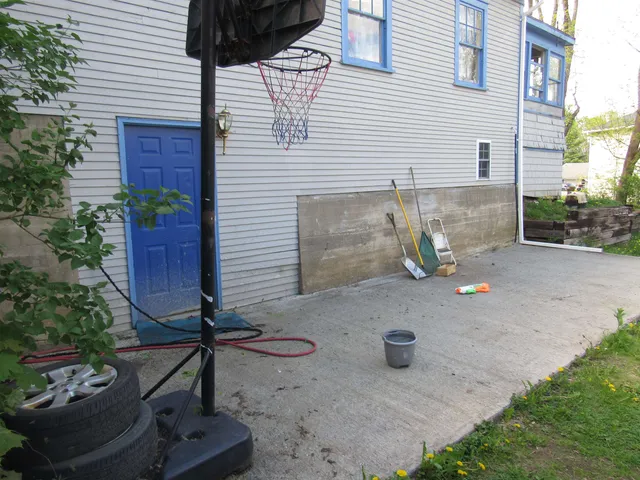 $164,900 | 22 Colodny Terrace, Newport, VT 05855