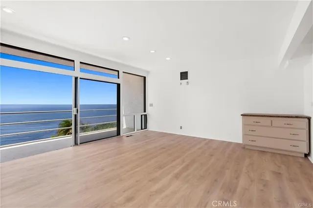 a view of a room with an empty space