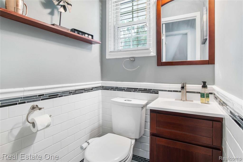 645 Cherry Tree Lane Rochester Hills, MI 48306 - Photo 8 of 43