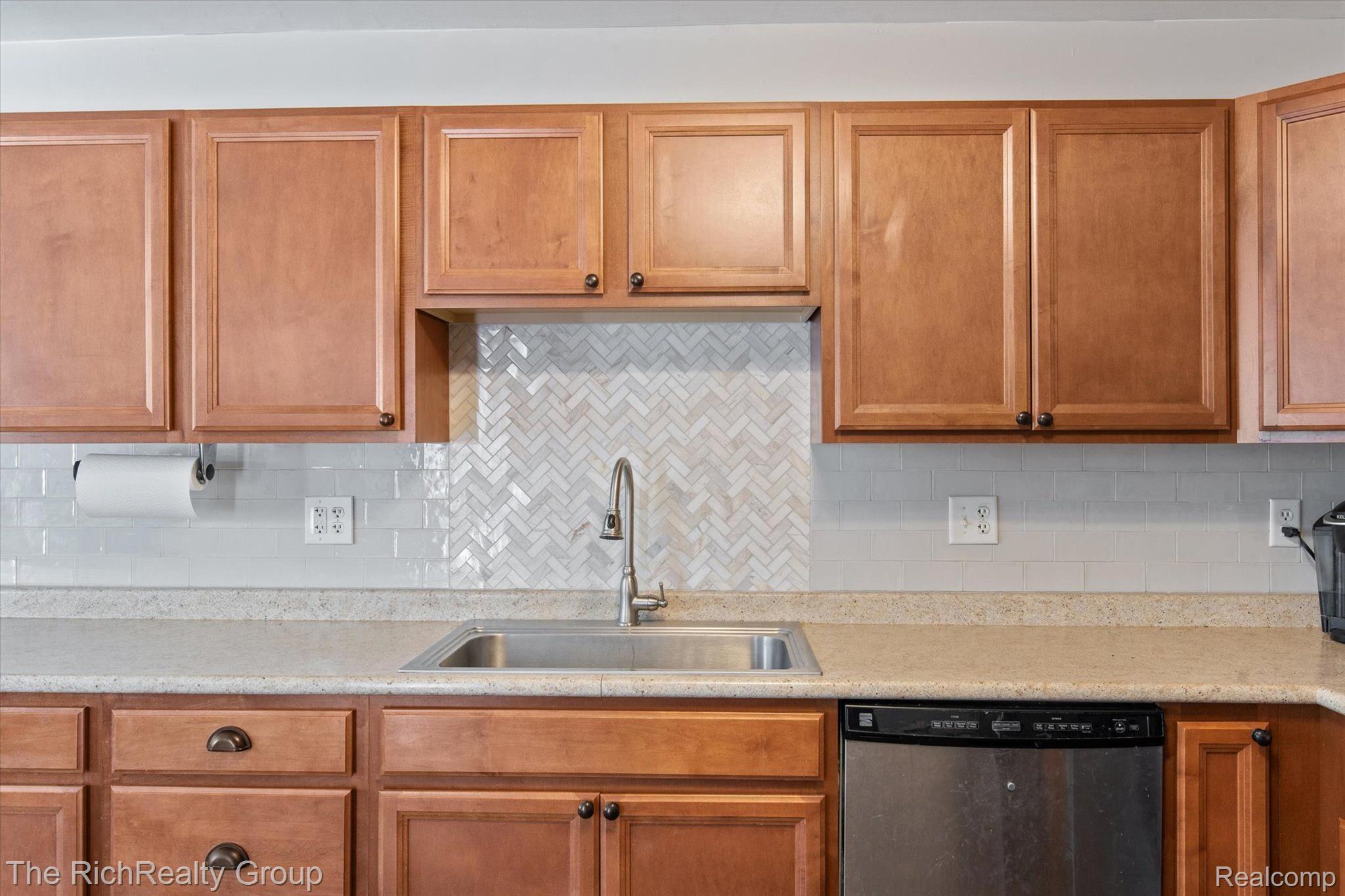 42695 Barchester Road Canton, MI 48187 - Photo 12 of 32 Gallery Image 12