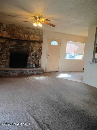 a view of empty room with window