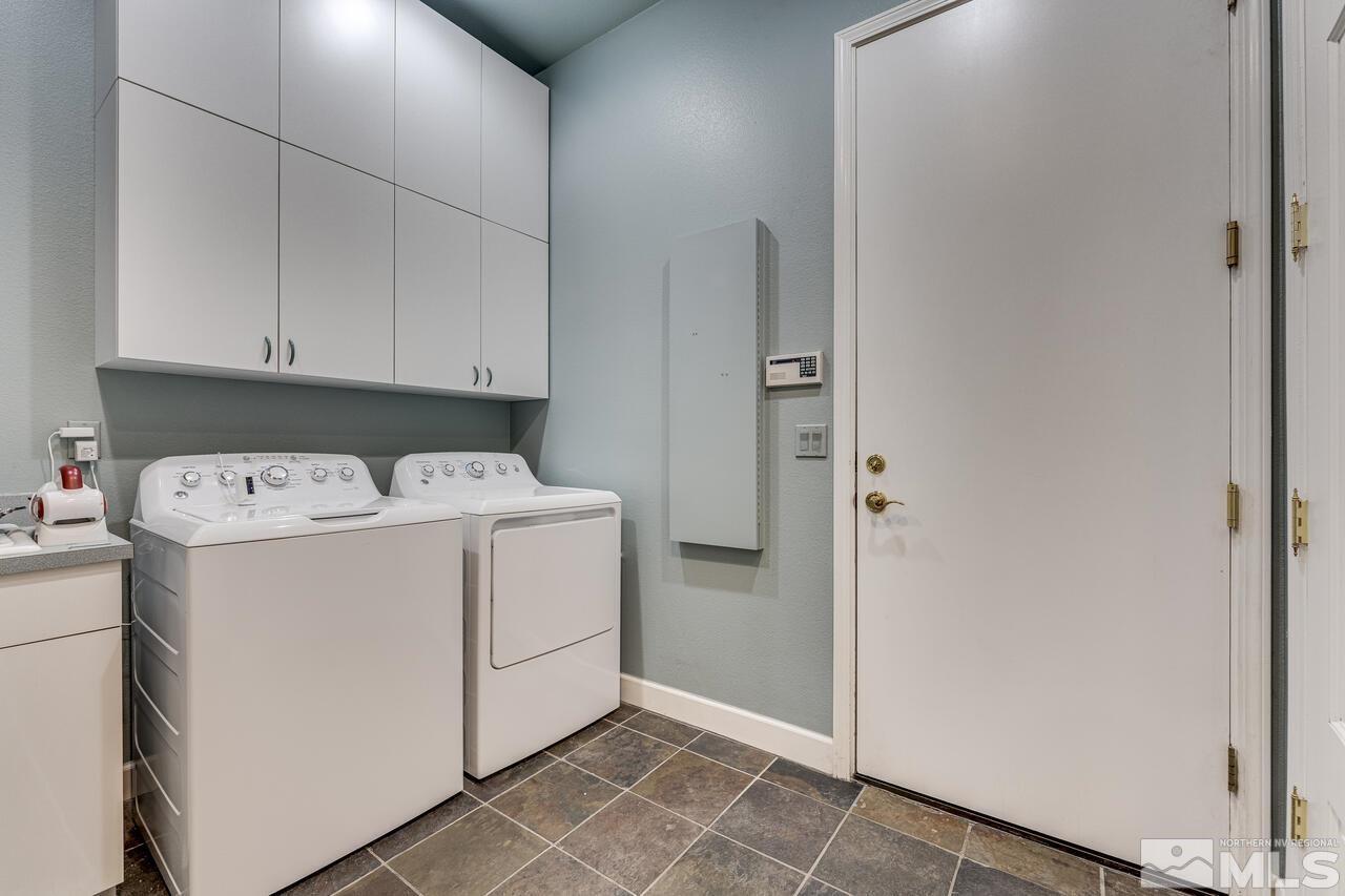 4370 Juniper Trail Reno, NV 89519 - Photo 23 of 40 a utility room with dryer and washer