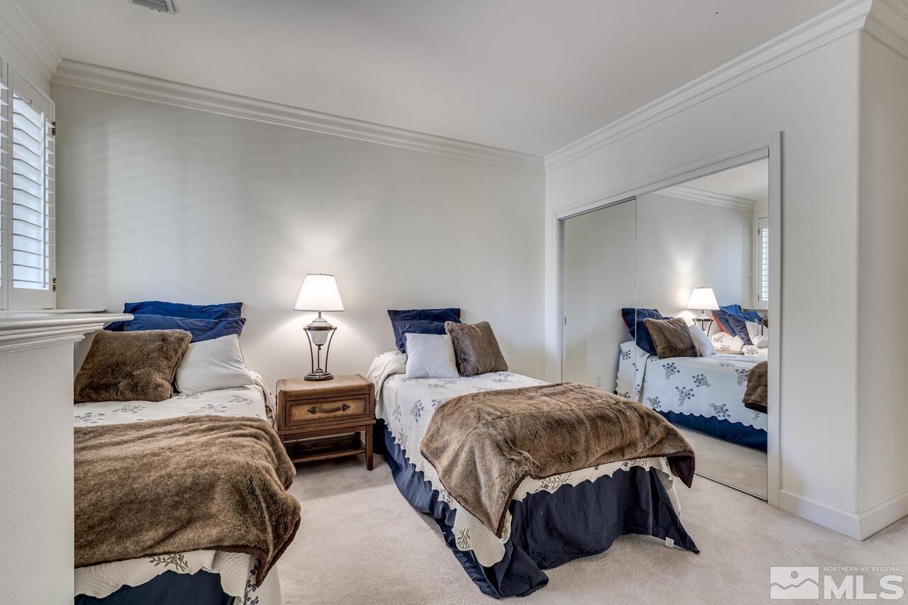 4370 Juniper Trail Reno, NV 89519 - Photo 32 of 40 a bedroom with a bed and lamp
