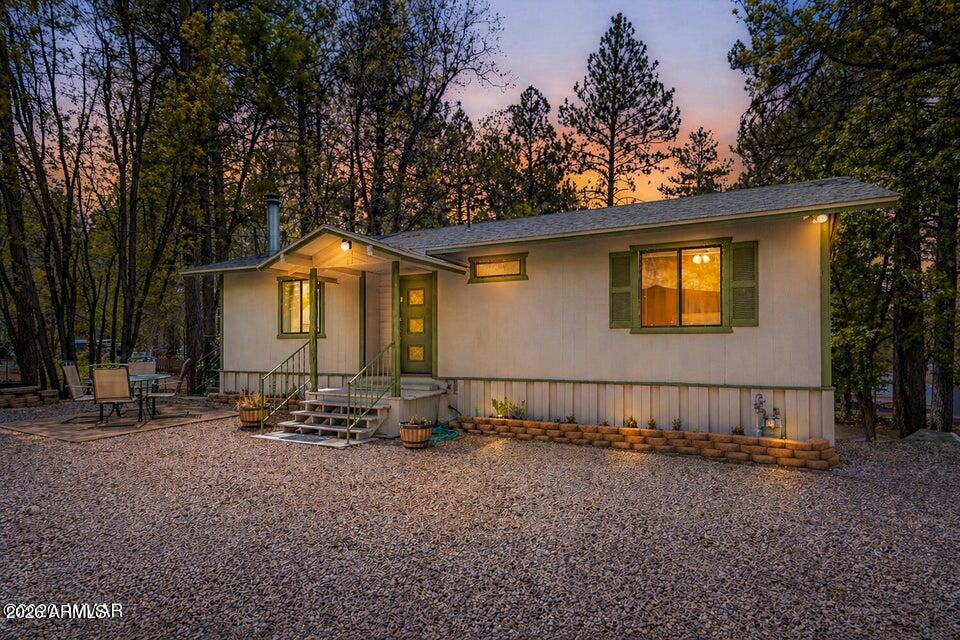 5801 Apache Trail Pinetop, AZ 85935 - Photo 2 of 39 a backyard of a house with table and chairs
