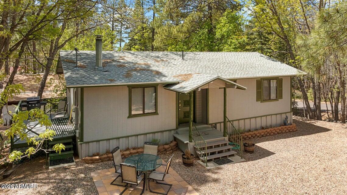 5801 Apache Trail Pinetop, AZ 85935 - Photo 32 of 39 a backyard of a house