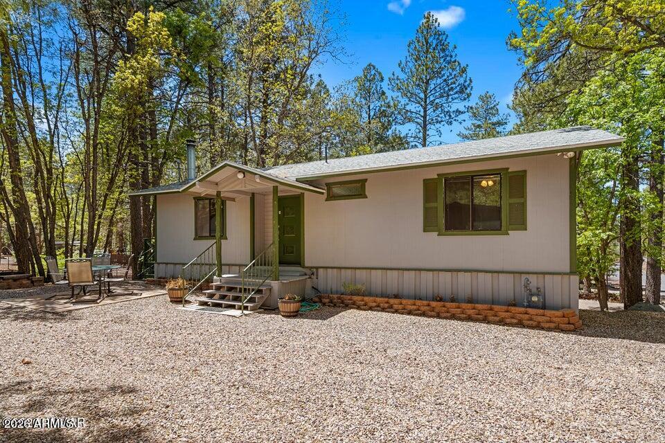 5801 Apache Trail Pinetop, AZ 85935 - Photo 4 of 39 a front view of a house with a yard