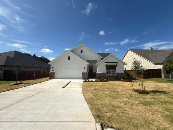 $404,900 | 1124 Trinity Drive, Springtown, TX 76082