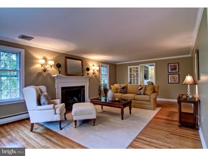 665 Mount View Road Berwyn, PA 19312 - Photo 7 of 19 Living Room