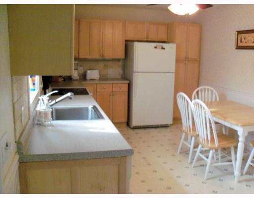 16 Woodridge Road Narragansett, RI 02882 - Photo 3 of 11 Kitchen.