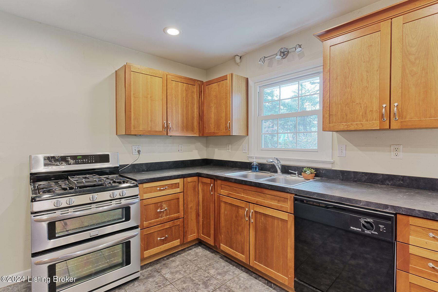 808 Huntington Road Louisville, KY 40207 - Photo 15 of 38 photo_online_015