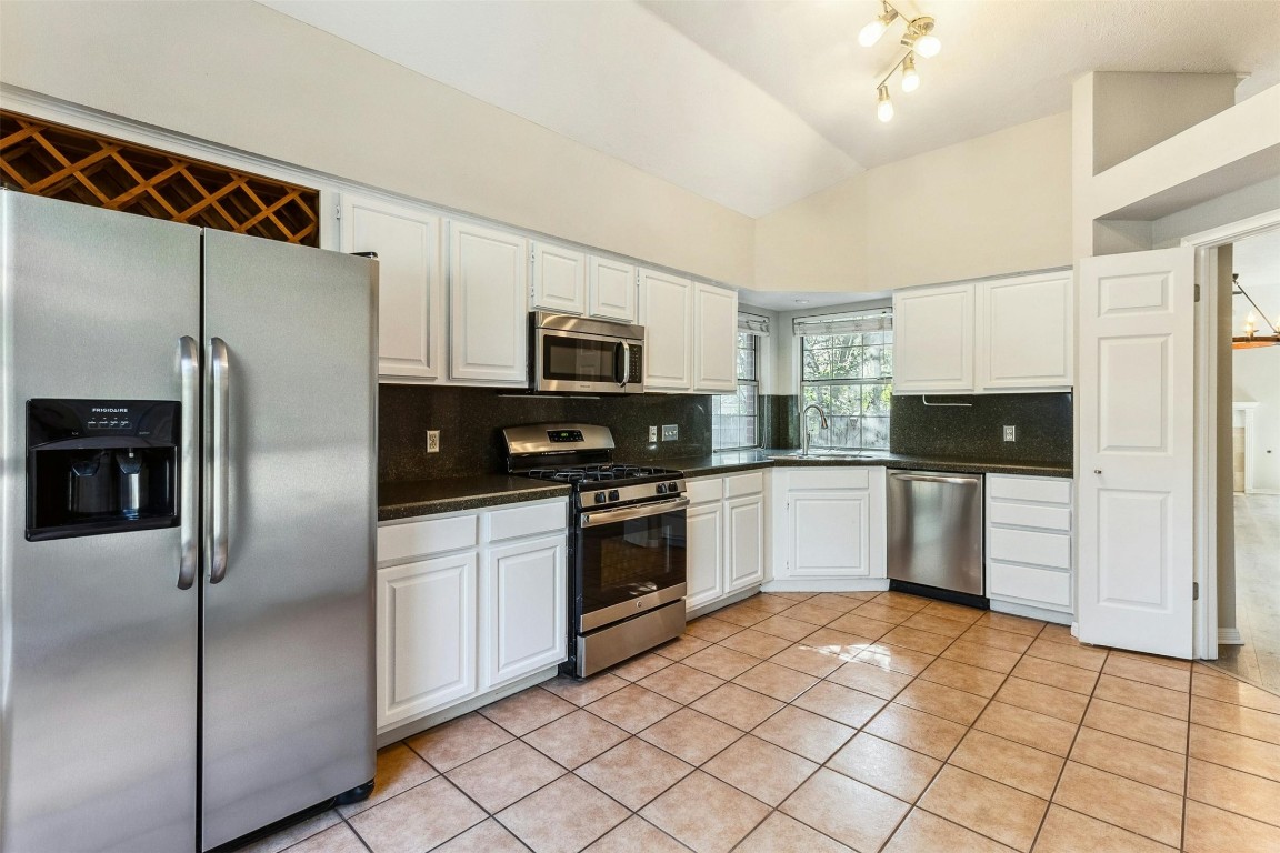 5905 Shanghai Pierce Road Austin, TX 78749 - Photo 10 of 21