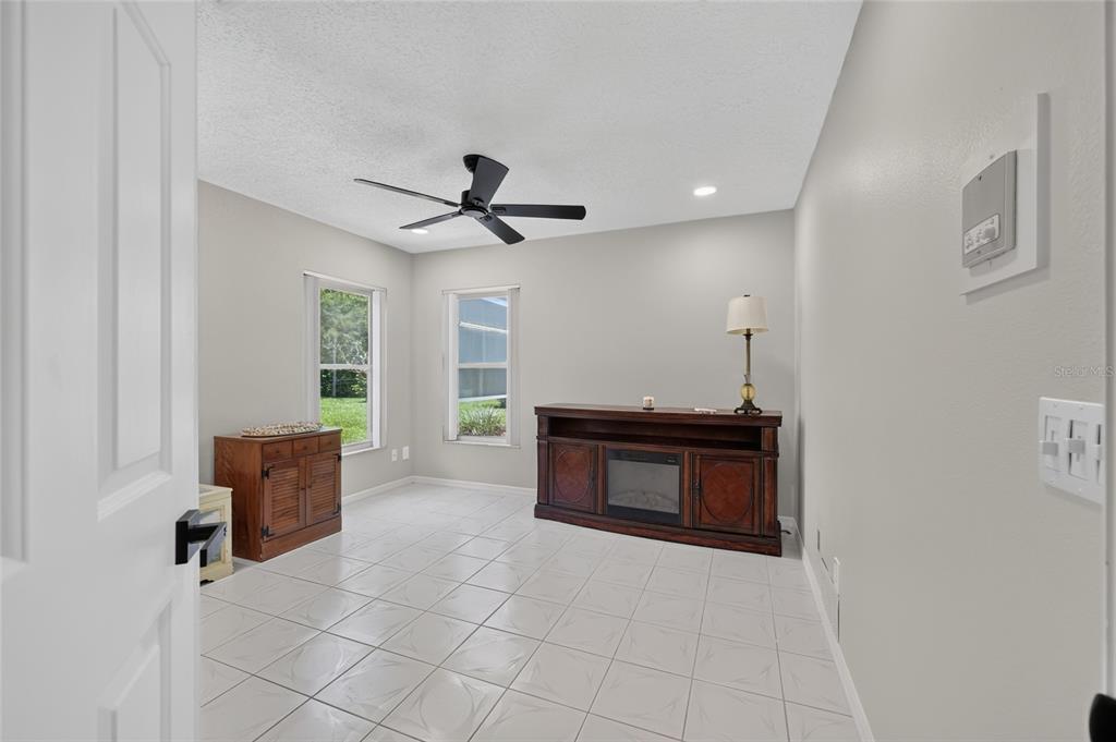 19025 Southwest 98th Loop Dunnellon, FL 34432 - Photo 35 of 80 a living room with furniture