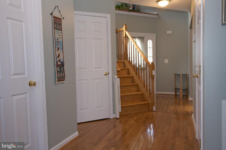 337 Worton Road Baltimore, MD 21221 - Photo 20 of 21 Hallway/Foyer
