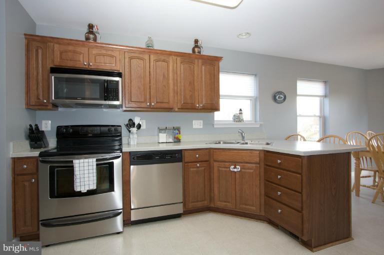 337 Worton Road Baltimore, MD 21221 - Photo 4 of 21 Kitchen