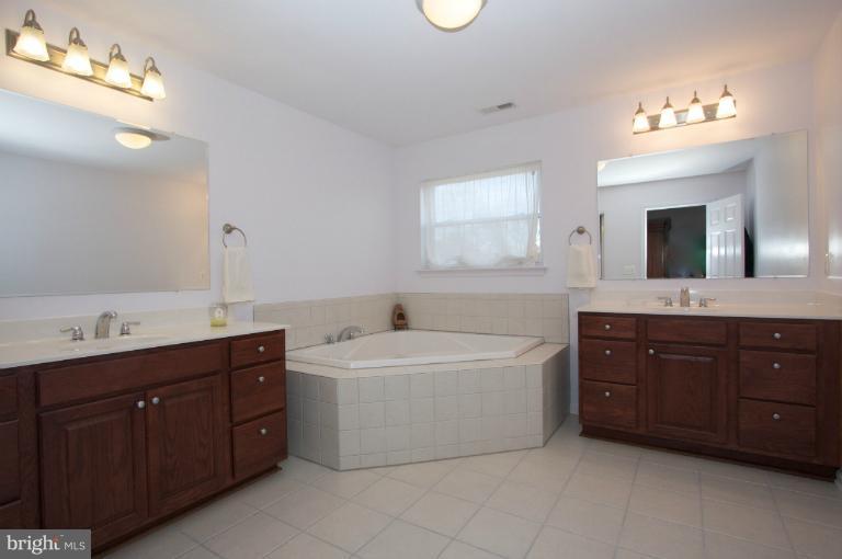 337 Worton Road Baltimore, MD 21221 - Photo 8 of 21 Bath (Master)