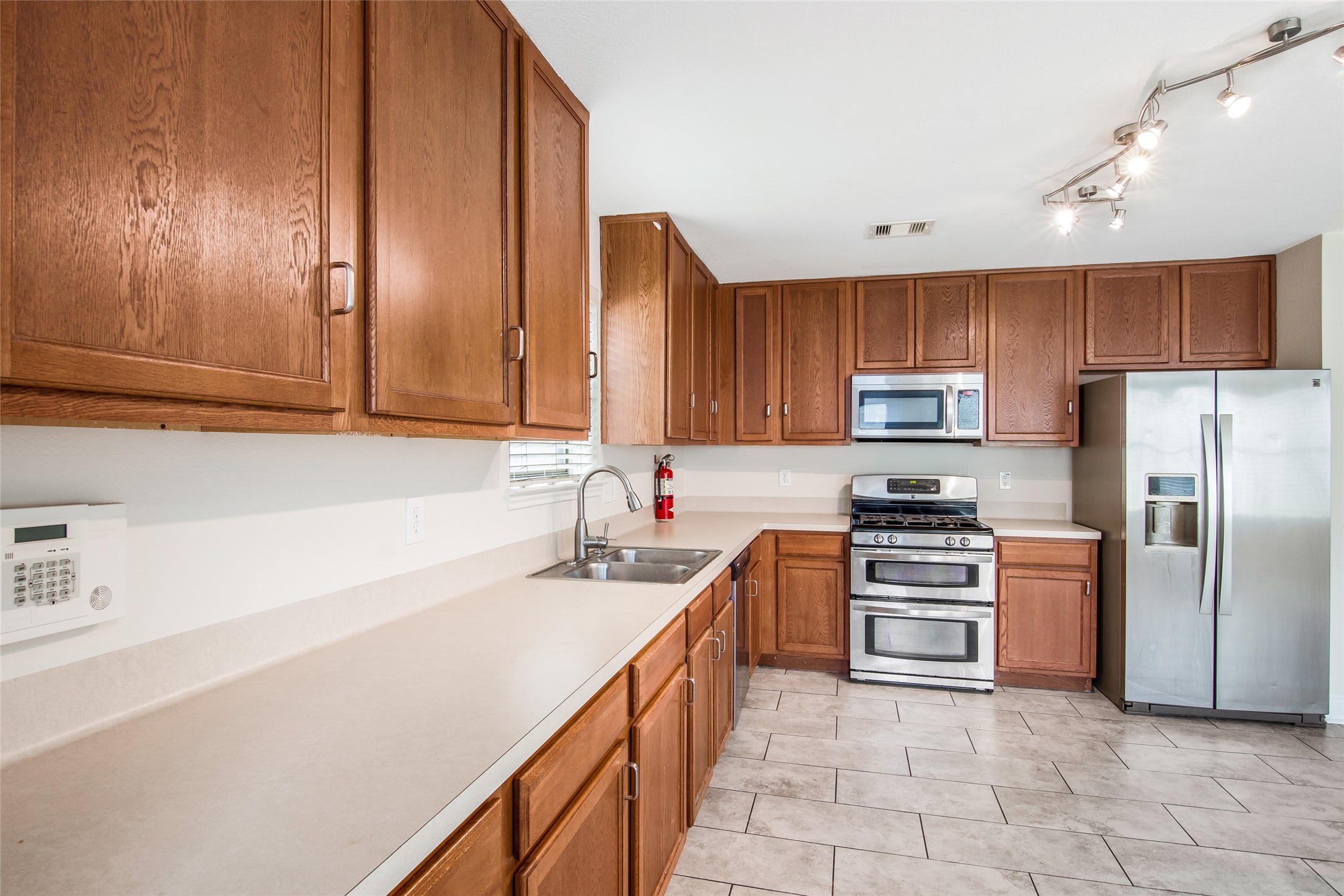 16334 Cole Bridge Lane Cypress, TX 77429 - Photo 8 of 27