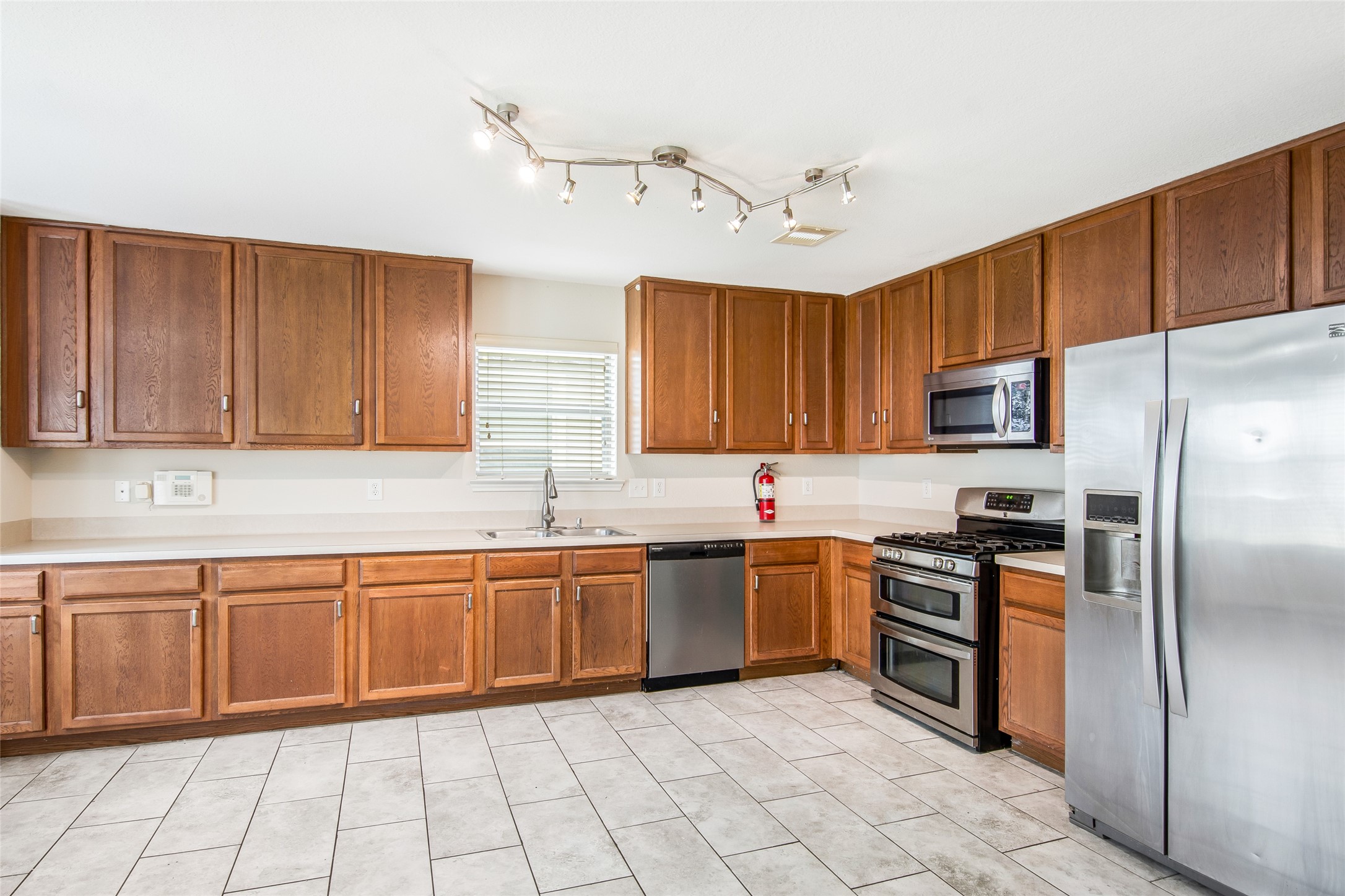 16334 Cole Bridge Lane Cypress, TX 77429 - Photo 10 of 27