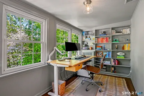 $2,099,000 | 5 Farnham Court, Westport, CT 06880